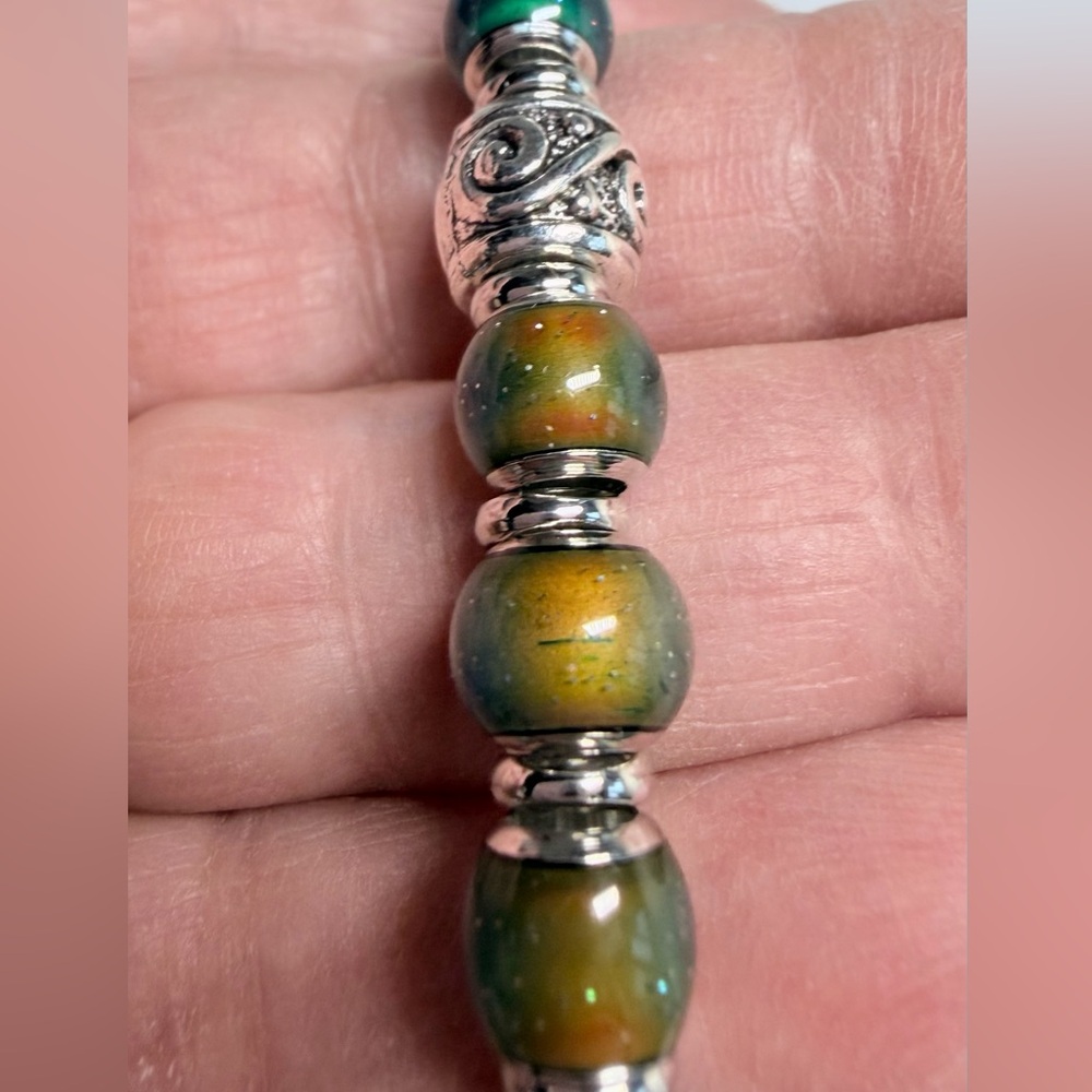 Men’s/women’s bracelet,temperature changing color charms,shimmer colors.Elastic